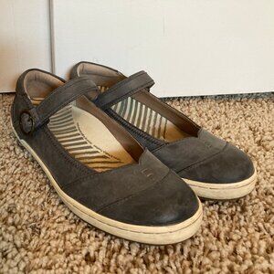 Taos Forward Flat in Steel - Women's Size 8.5